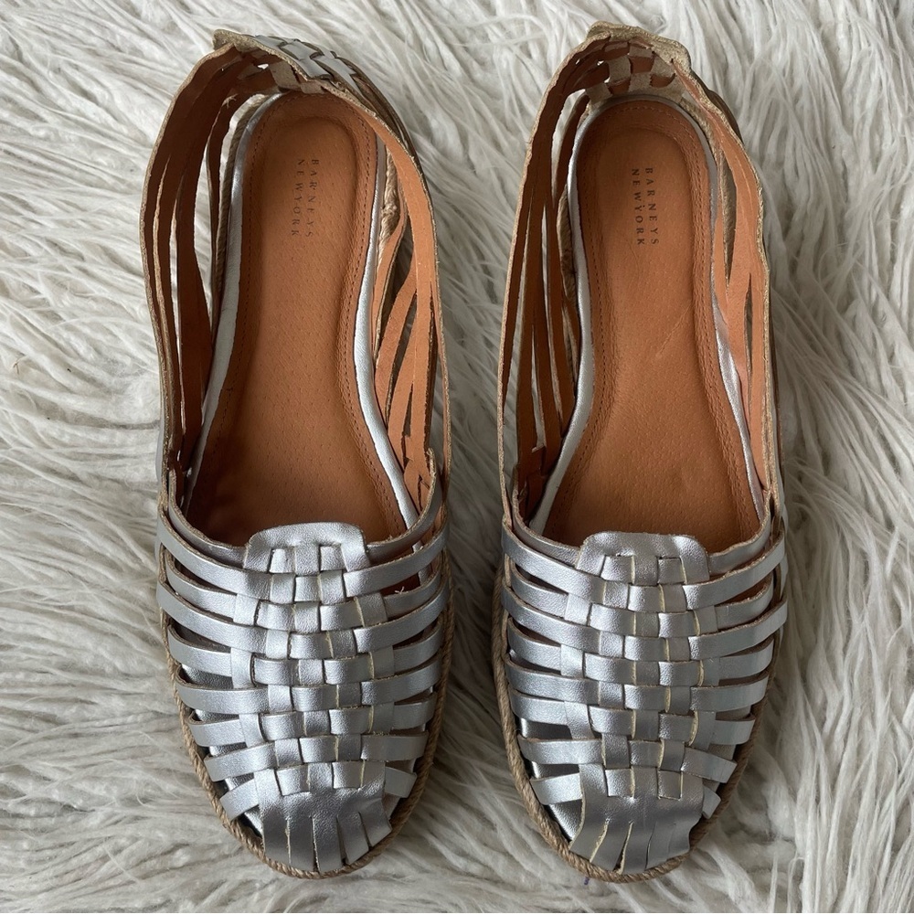 Barneys New York Metallic Silver Woven Slip On Almond Toe Flat Sandal EUC Sz 10